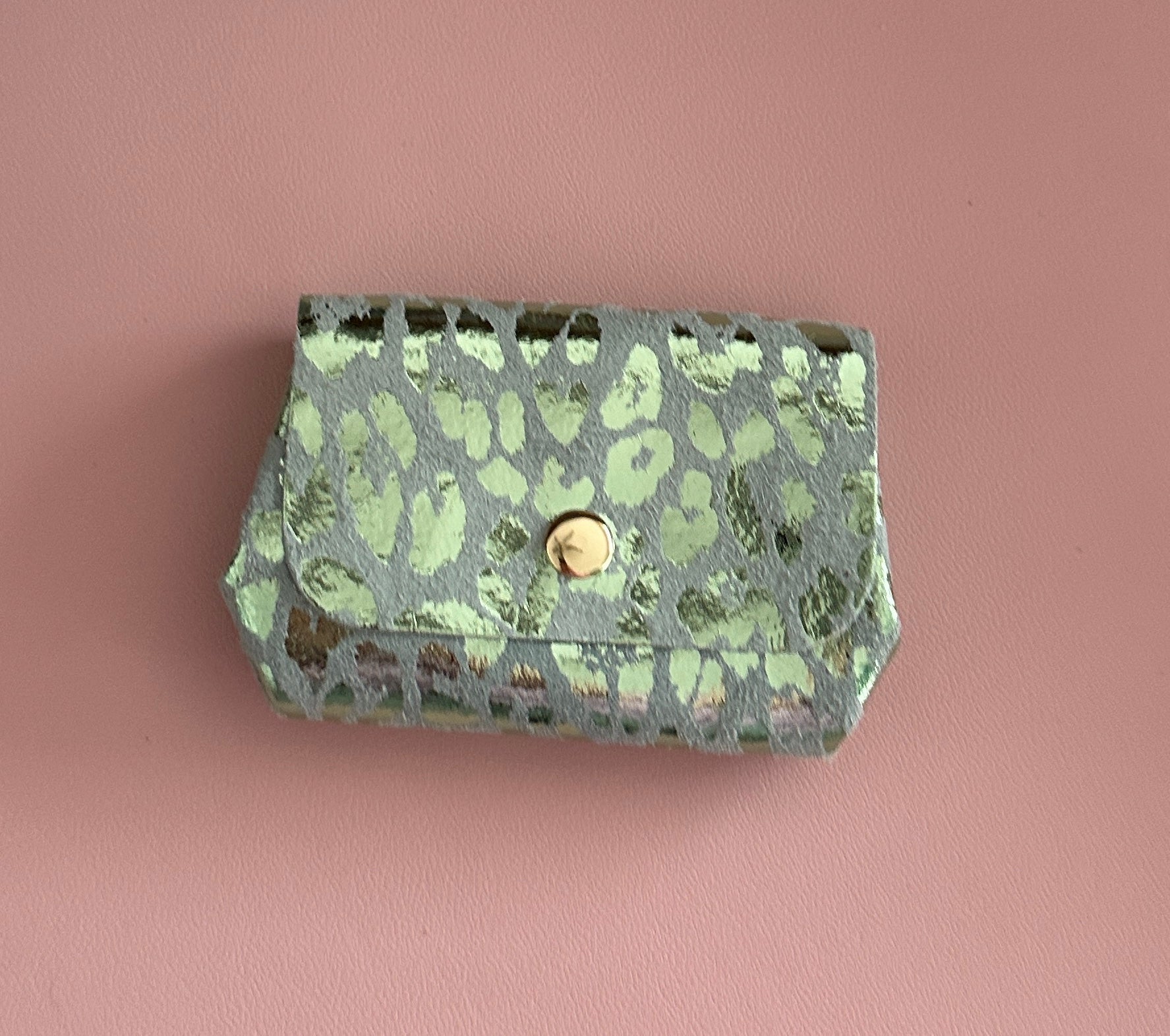 Porte monnaie léopard en cuir Mes plaisirs parfumés